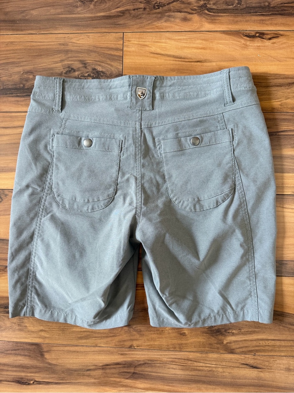 Kuhl Women’s Trekr 8” Hiking Shorts in Olive Green - Picture 2 of 8